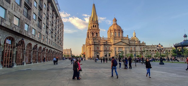 Salman Rushdie será el orador principal en la FIL 2026, junto con el Festival de Música Día de Campo y proyectos para un nuevo parque urbano en Guadalajara.